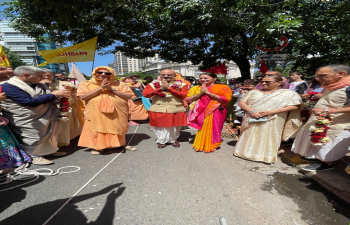 Ambassador Dinesh Bhatia & Ms Seema Bhatia joined ISKCON Argentina devotees in Buenos Aires at annual Ratha Yatra Festival.